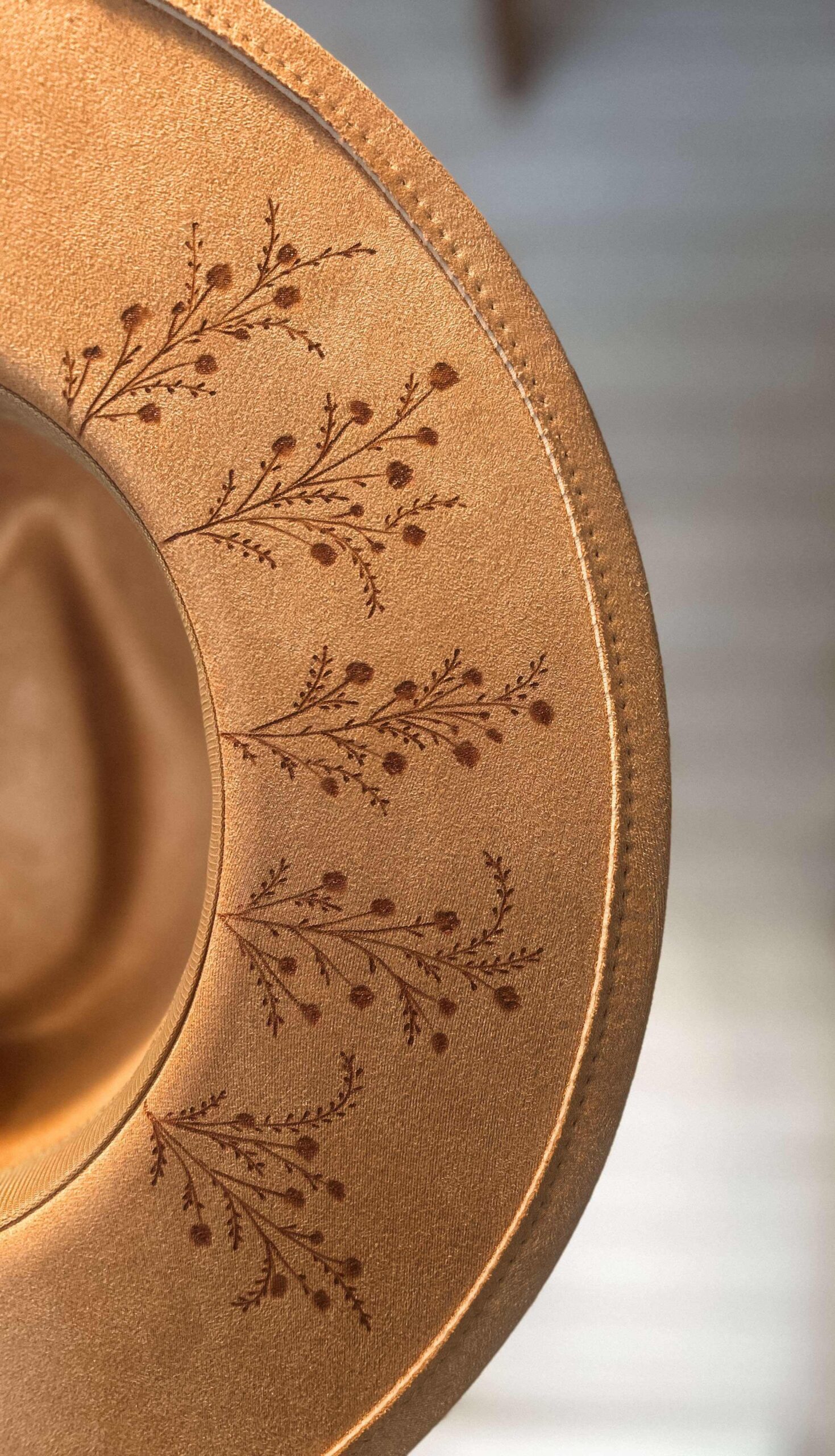 *VENDU - Chapeau pyrogravé "Fly High" – Image 3