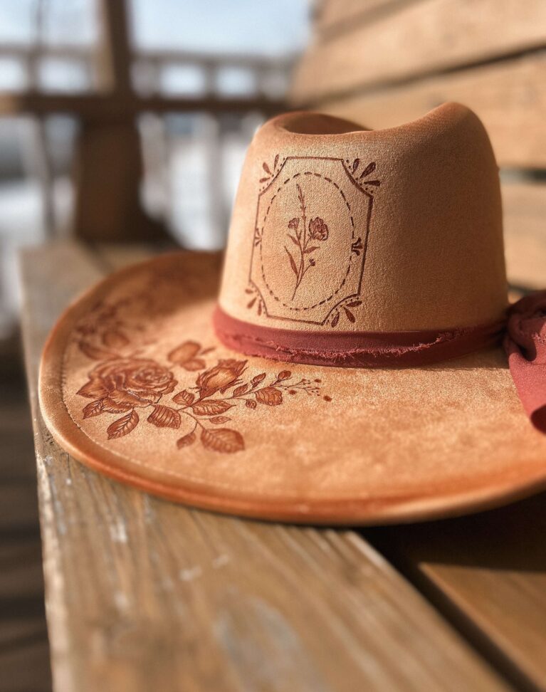 *VENDU - Chapeau pyrogravé "Western Love"