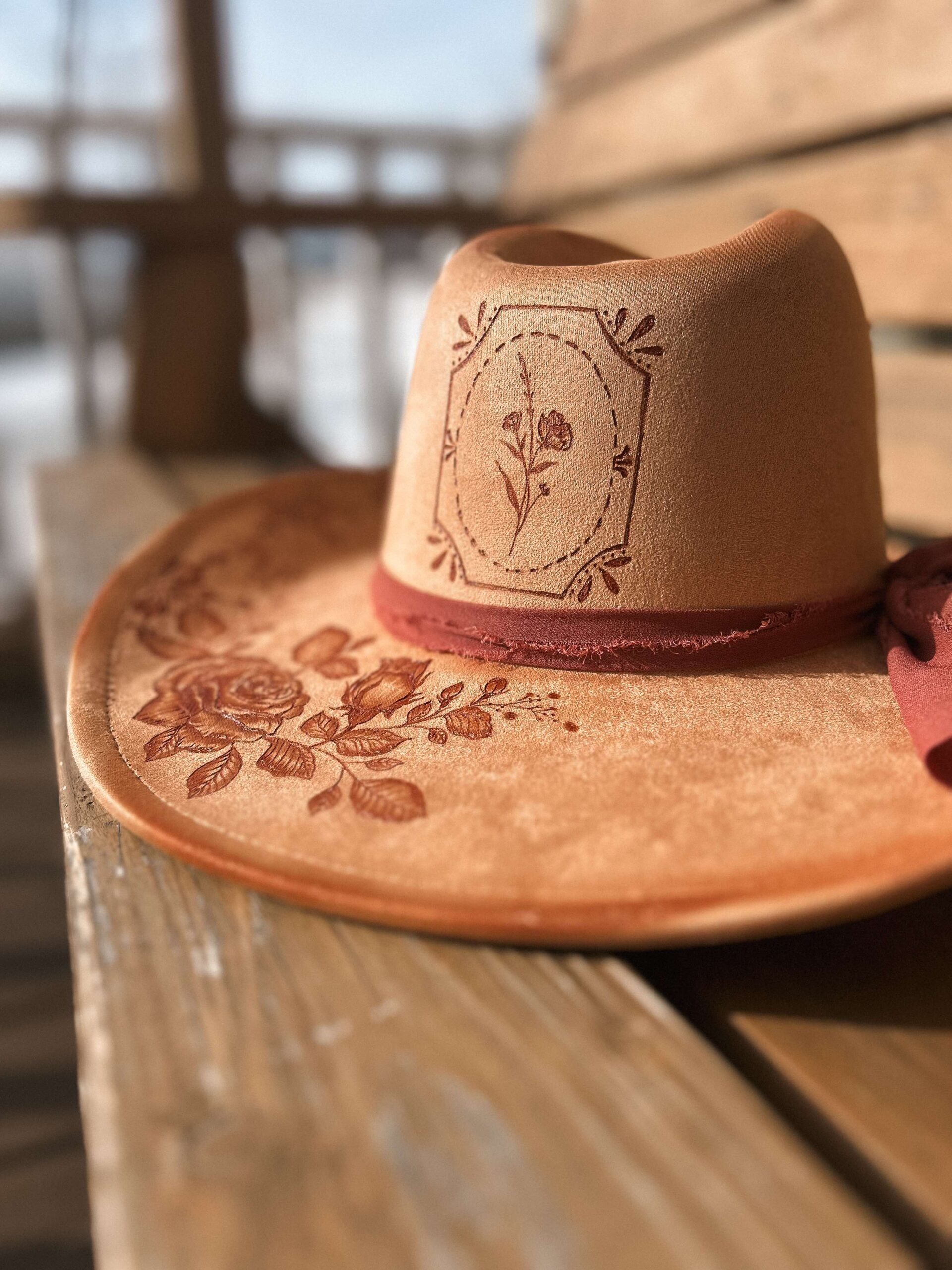 *VENDU - Chapeau pyrogravé "Western Love"