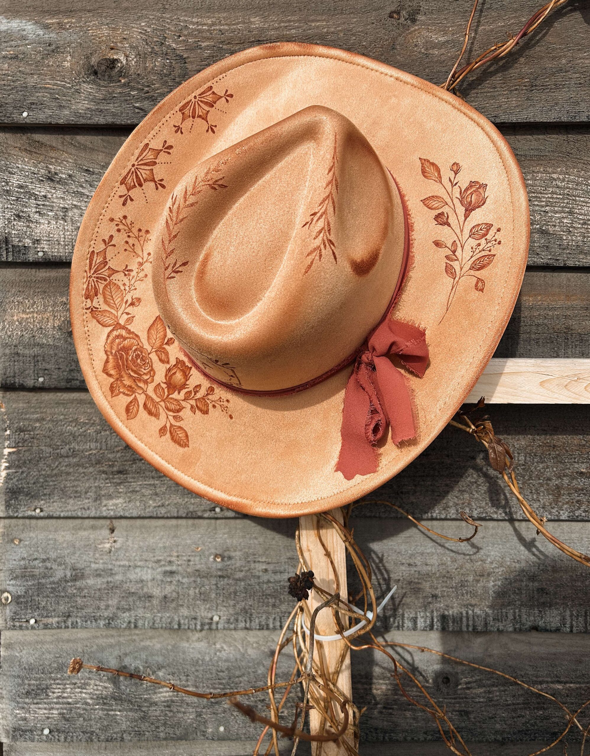 *VENDU - Chapeau pyrogravé "Western Love" – Image 2