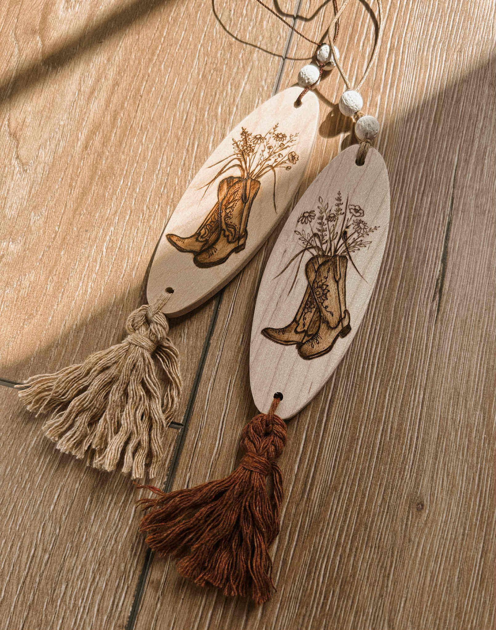 Ornement de rétroviseur - "Blossom Boots" COGNAC