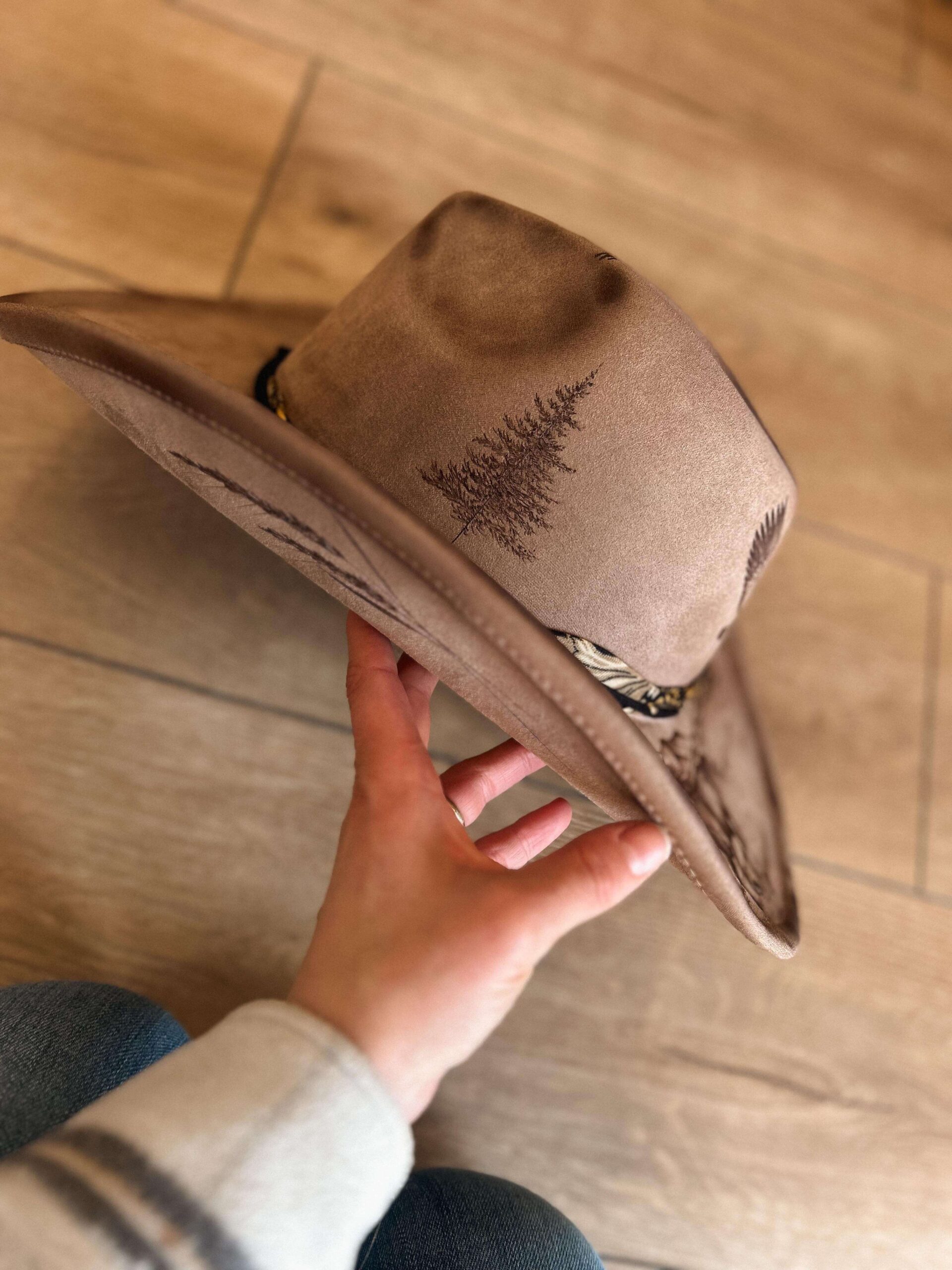 *VENDU - Chapeau pyrogravé - Wild and Free – Image 2