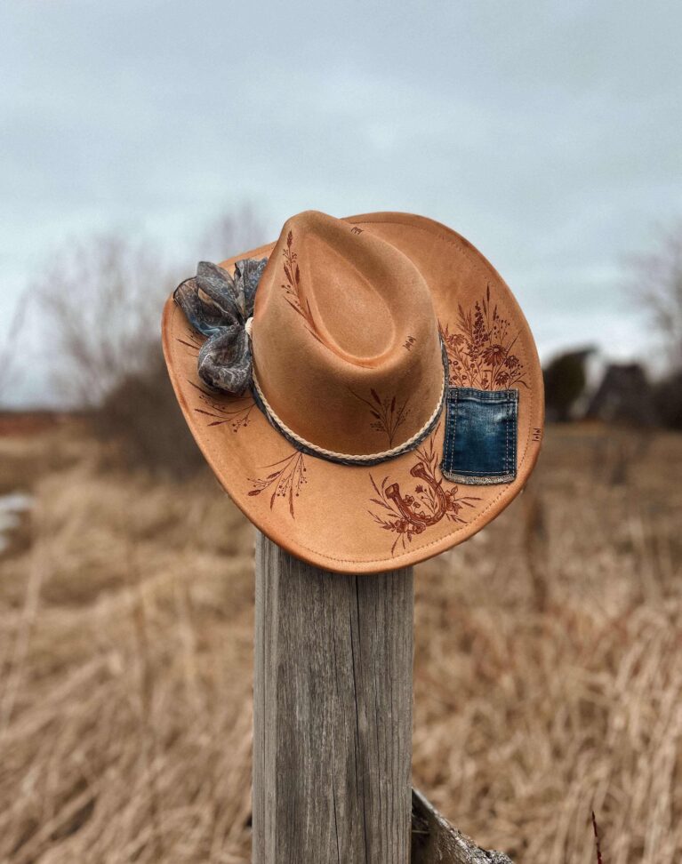 *VENDU - Chapeau pyrogravé "Bloom Pocket"