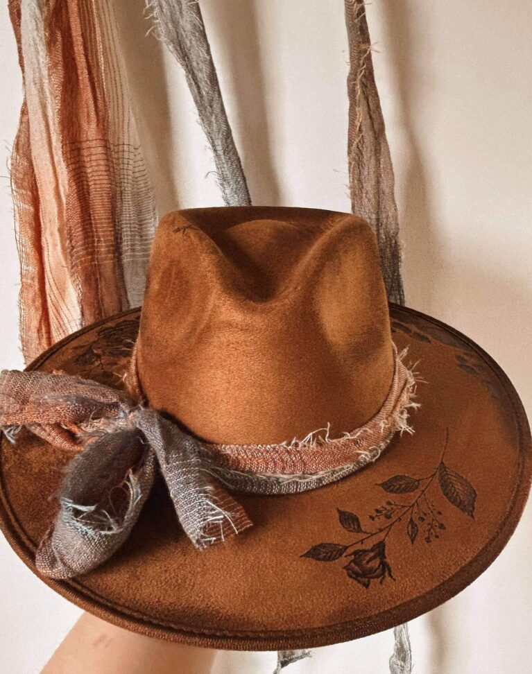 *VENDU - Chapeau pyrogravé "Ranch Romance"