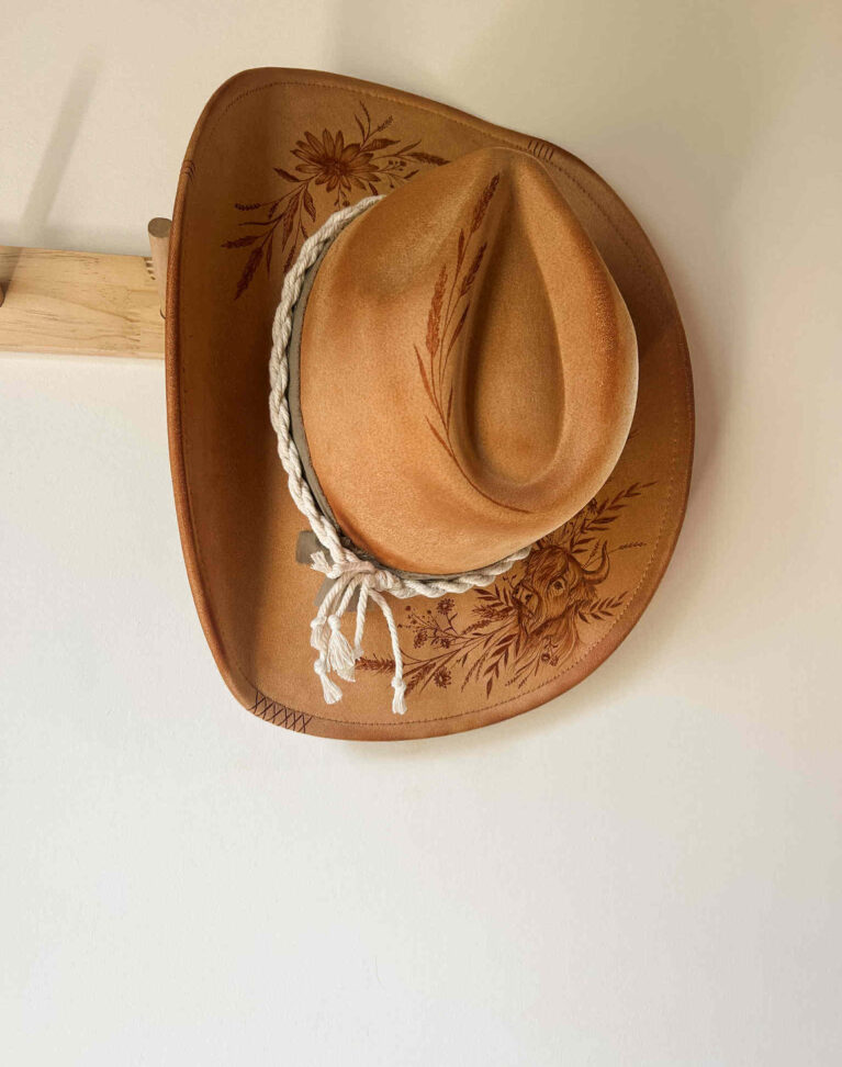 Chapeau pyrogravé "Highland Bloom"