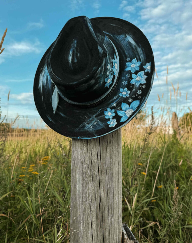 Chapeau peint "Blue Tornado"