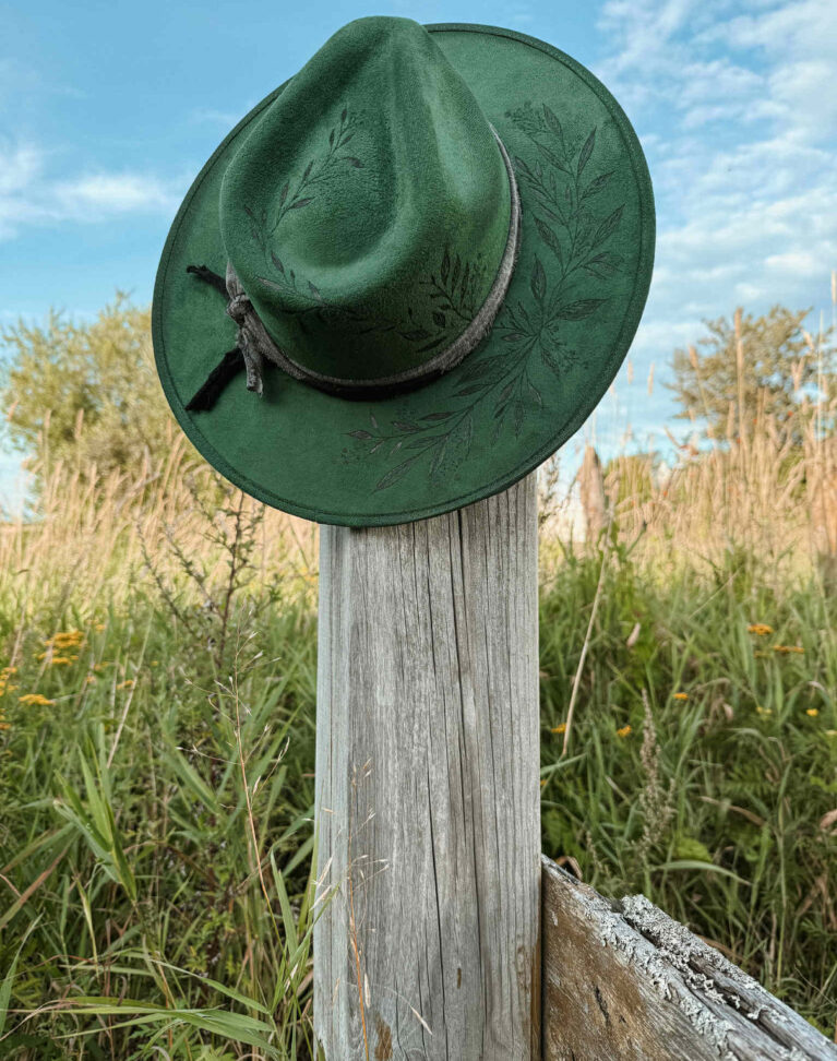 *VENDU - Chapeau pyrogravé "Forest Spirit"