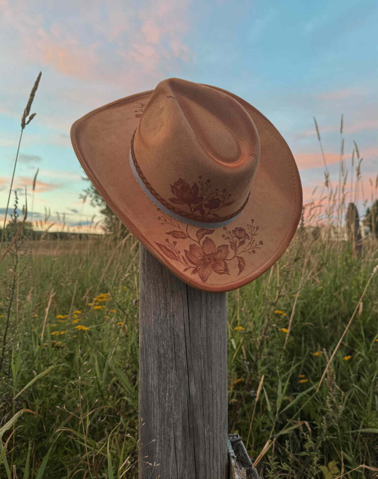 Chapeau pyrogravé "Magnolia"