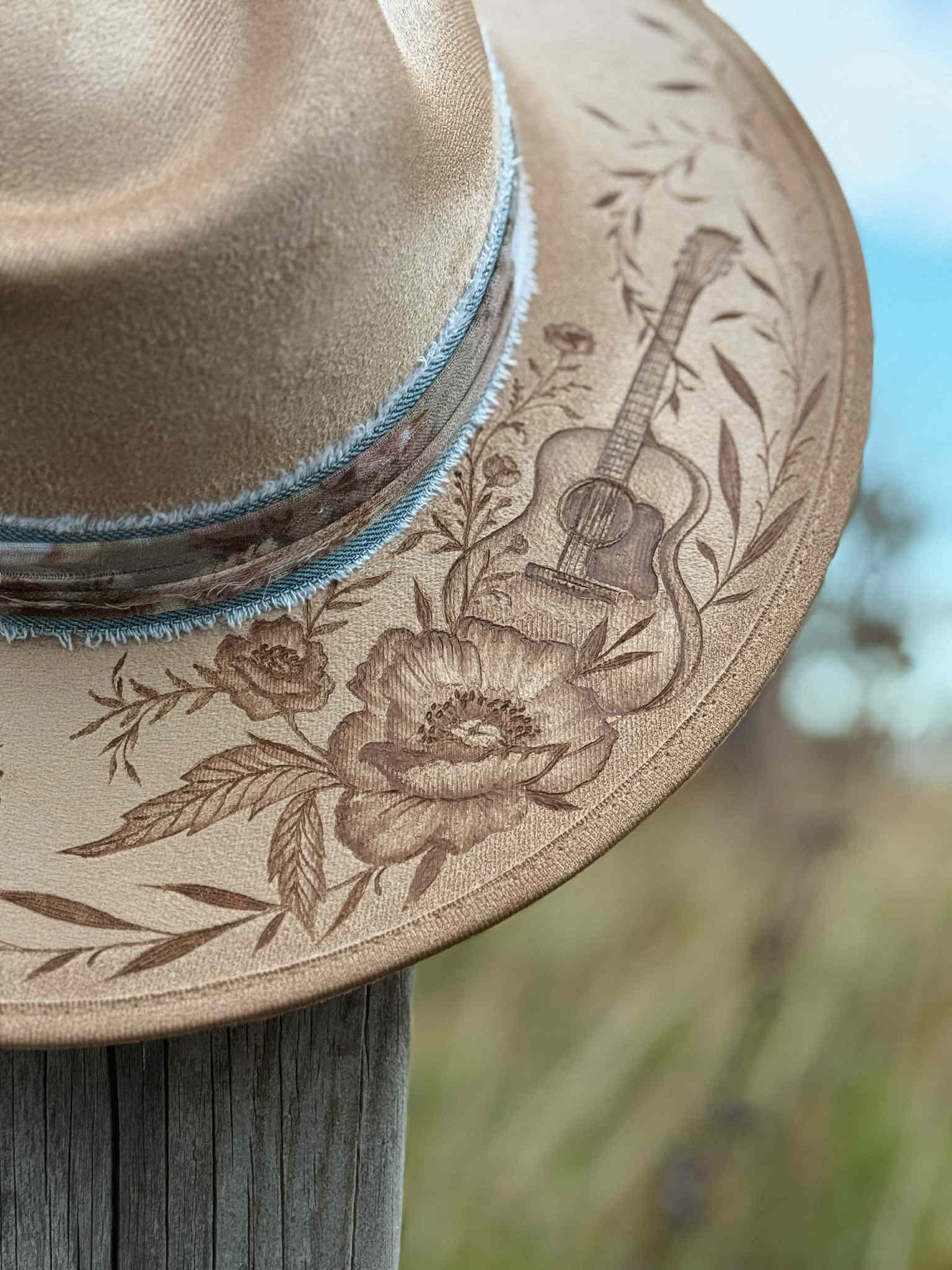 *VENDU - Chapeau Pyrogravé "Song For Lorelai" – Image 3