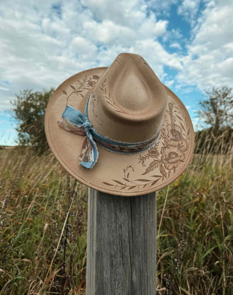 *VENDU - Chapeau Pyrogravé "Song For Lorelai"