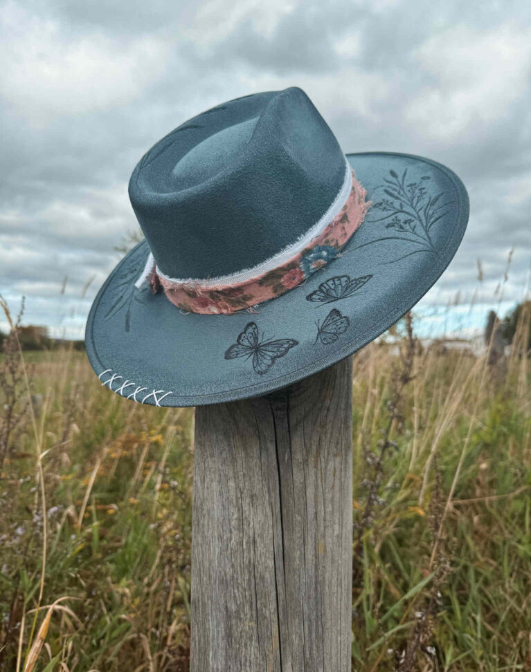 * VENDU - Chapeau Pyrogravé - "Autumn Sky"