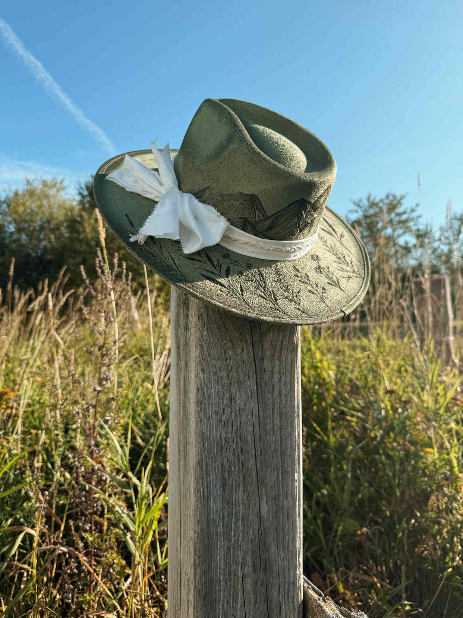 Chapeau pyrogravé "Sommet Fleuri"