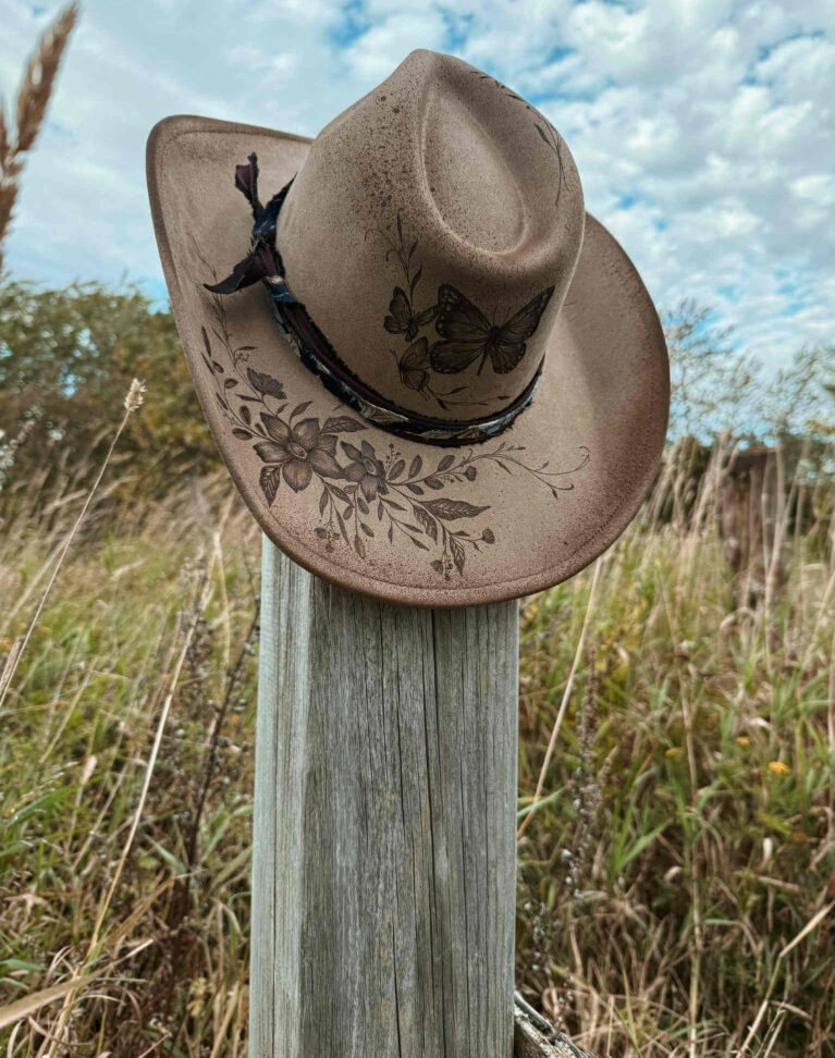 VENDU * Chapeau Pyrogravé "Butterfly Rodeo"