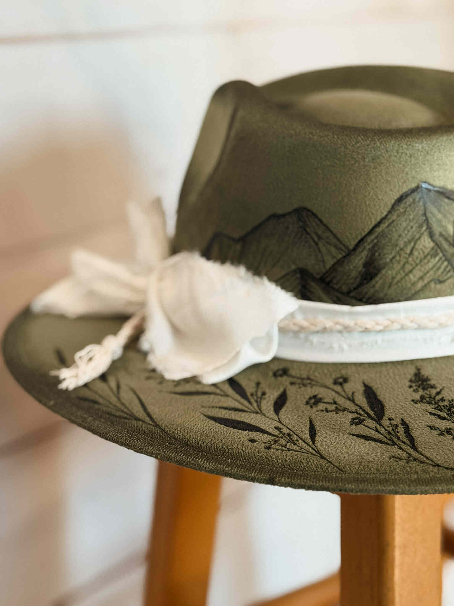 Chapeau pyrogravé "Sommet Fleuri" – Image 2