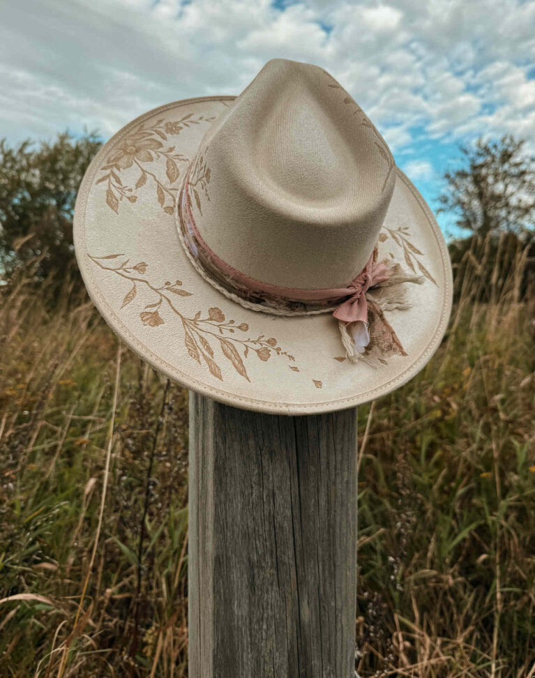 *VENDU - Chapeau Pyrogravé - "Stars Hollow"
