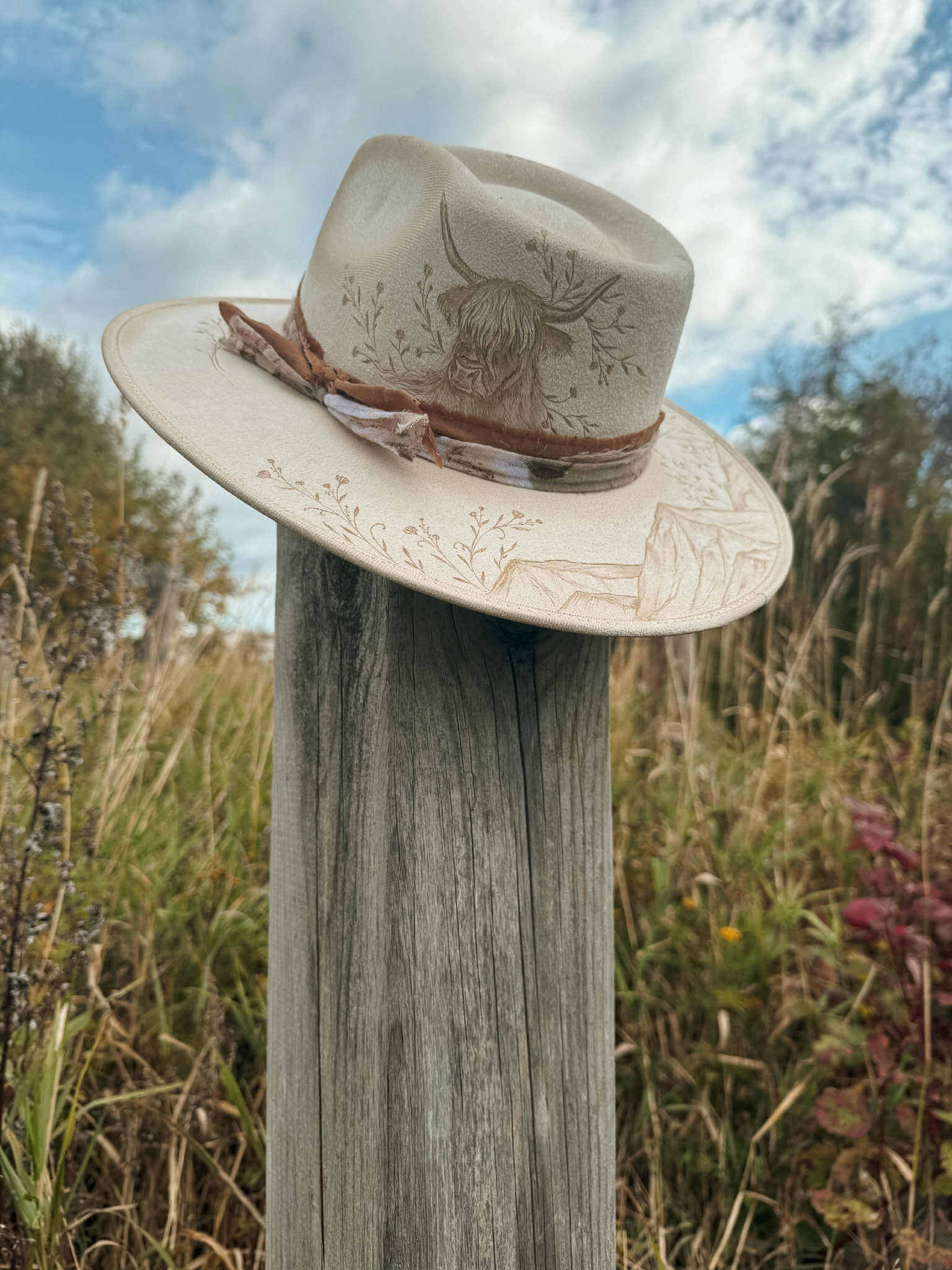 * VENDU - Chapeau Pyrogravé - "Highland Bloom"