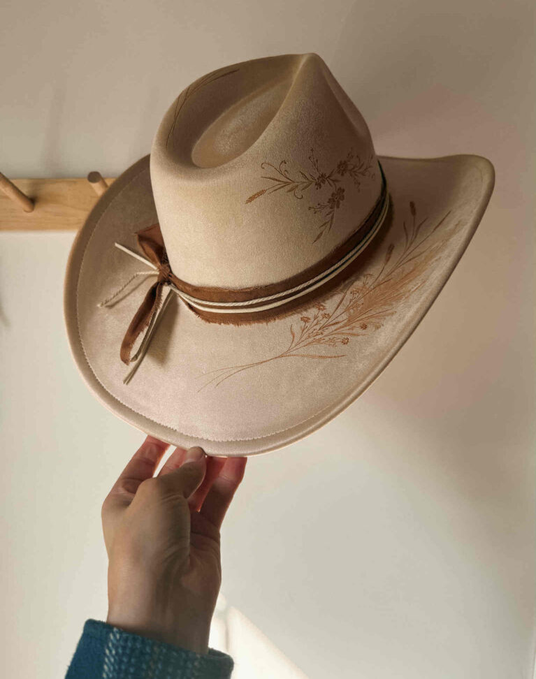 *VENDU - Chapeau pyrogravé "Golden Solstice"