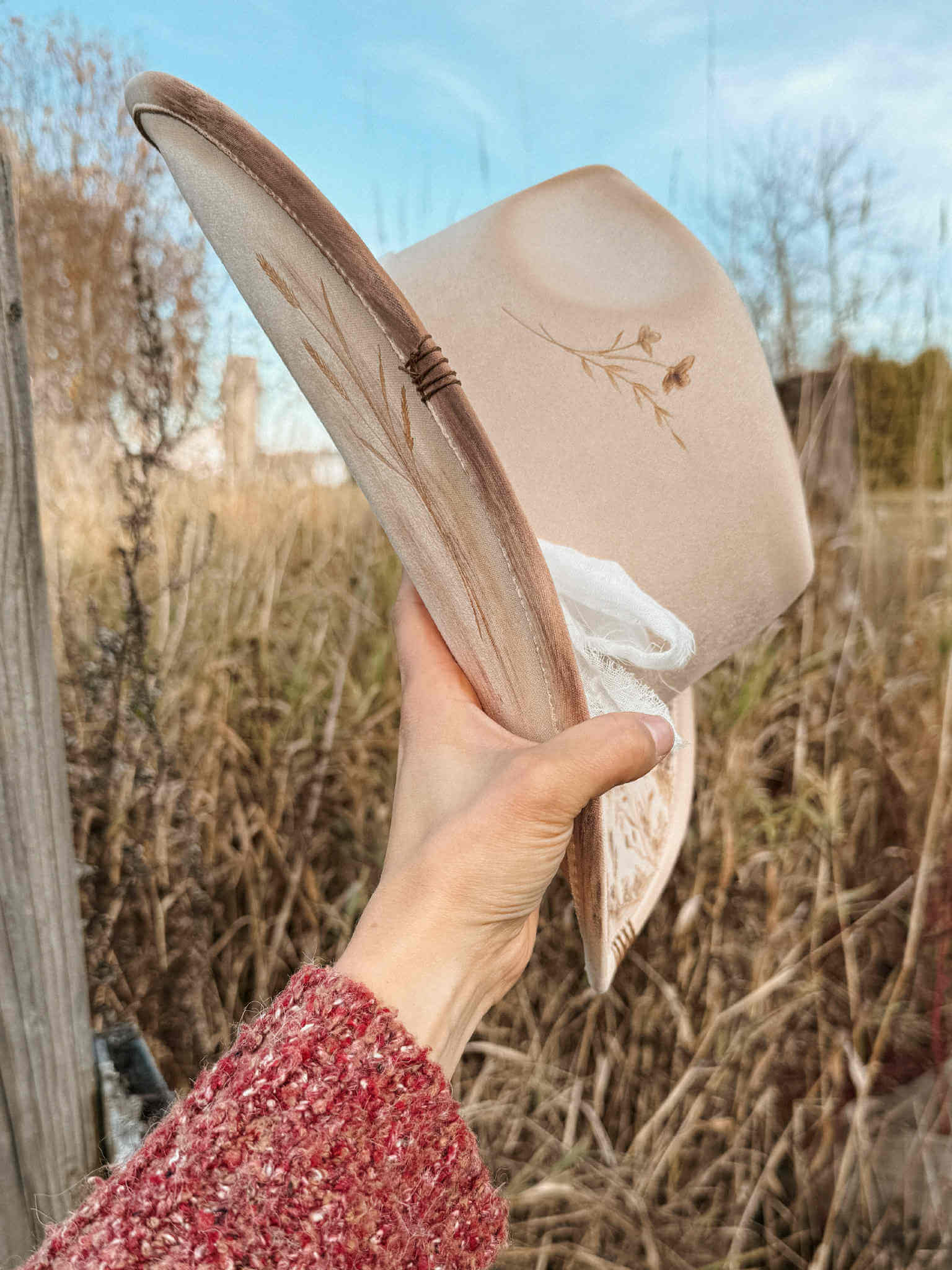 *VENDU - Chapeau pyrogravé et peint - Western Girl – Image 3