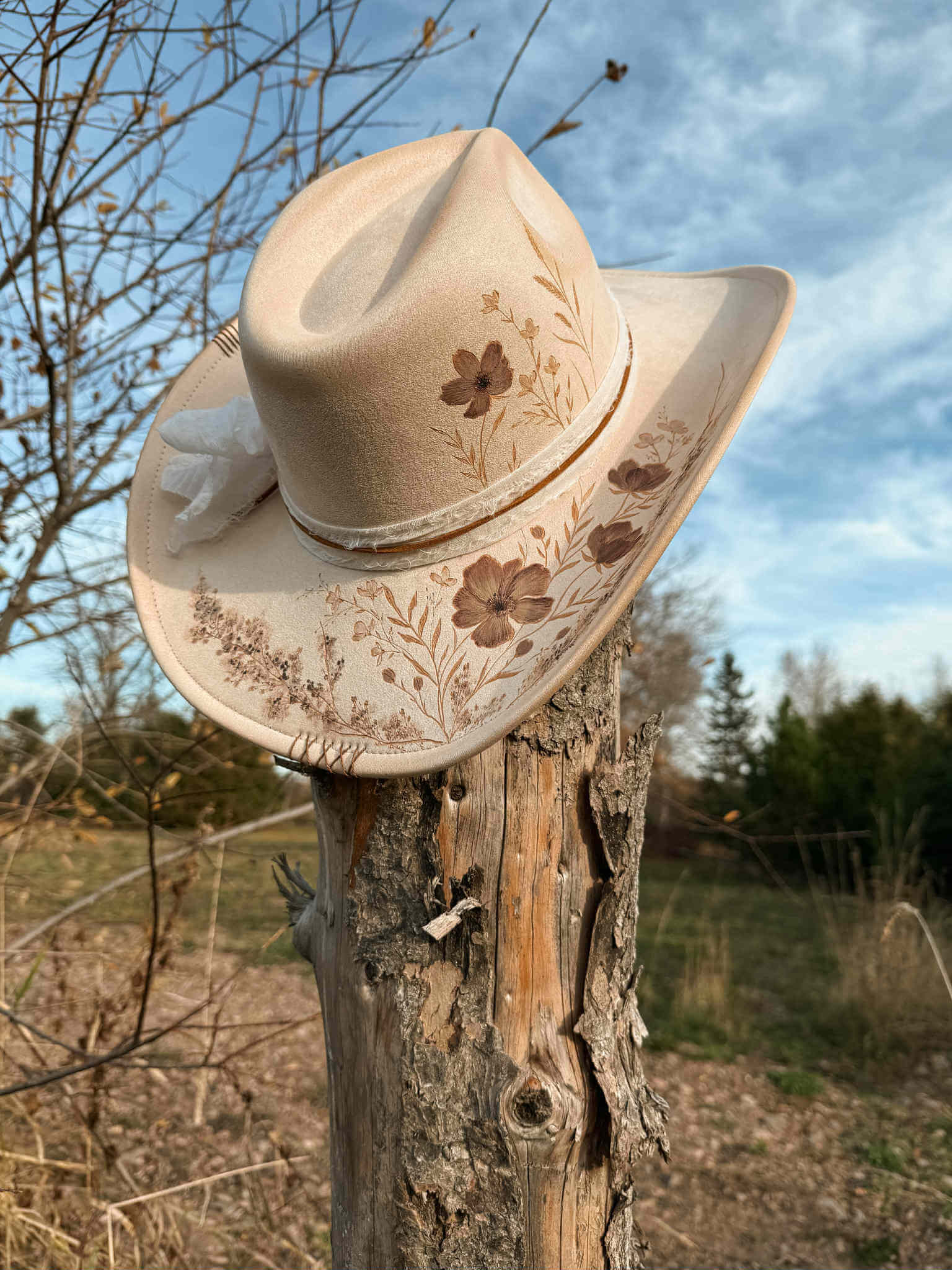 *VENDU - Chapeau pyrogravé et peint - Western Girl