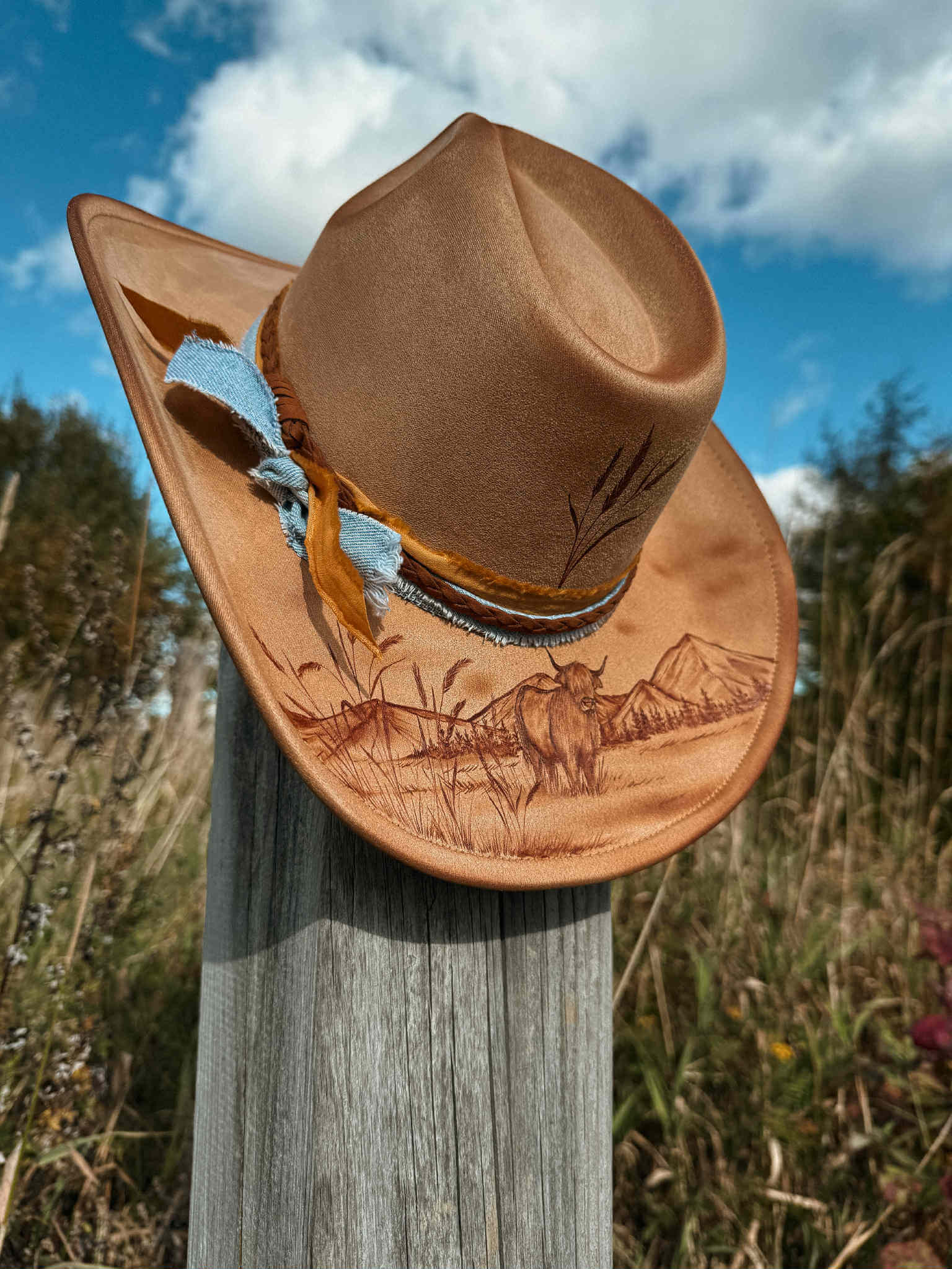 * VENDU - Chapeau pyrogravé -"Highland Roots"