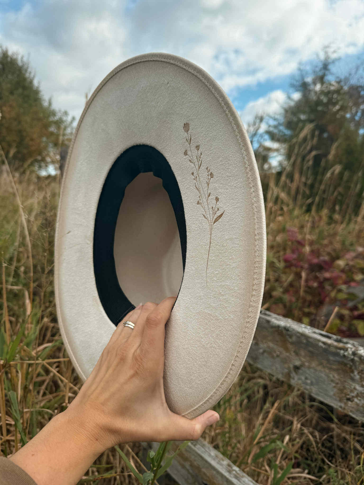 * VENDU - Chapeau Pyrogravé - "Highland Bloom" – Image 2