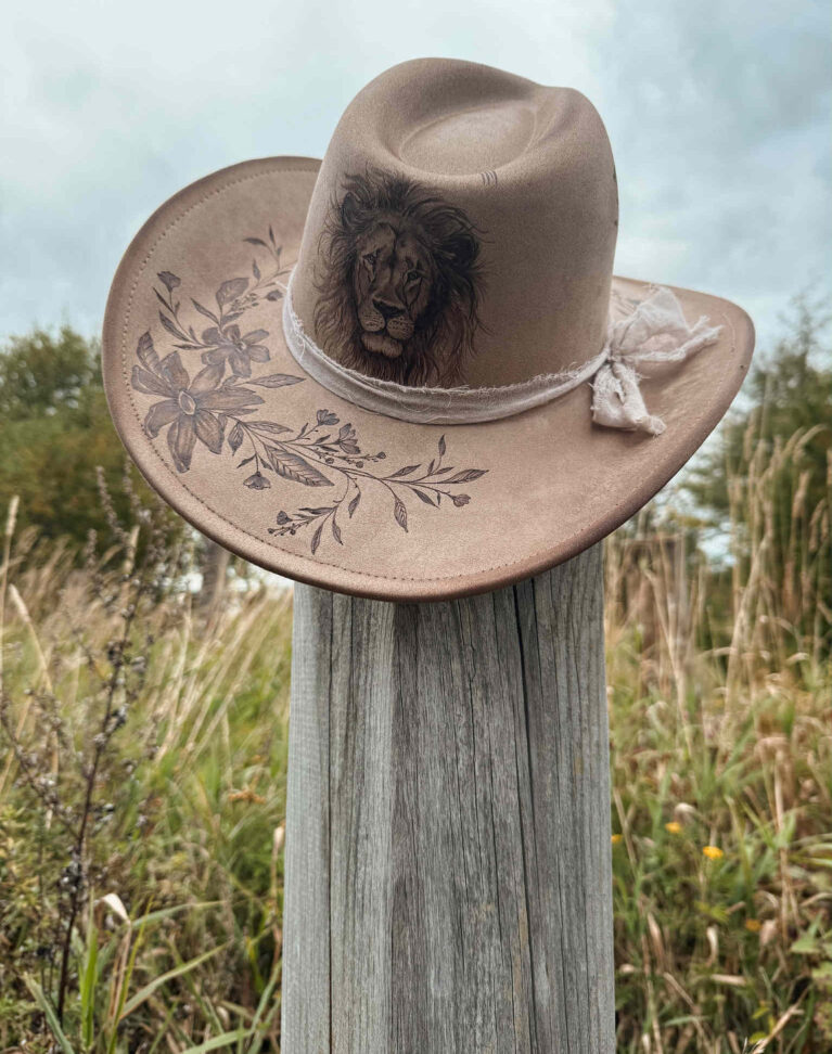 *VENDU - Chapeau Pyrogravé - "Eyes On You"