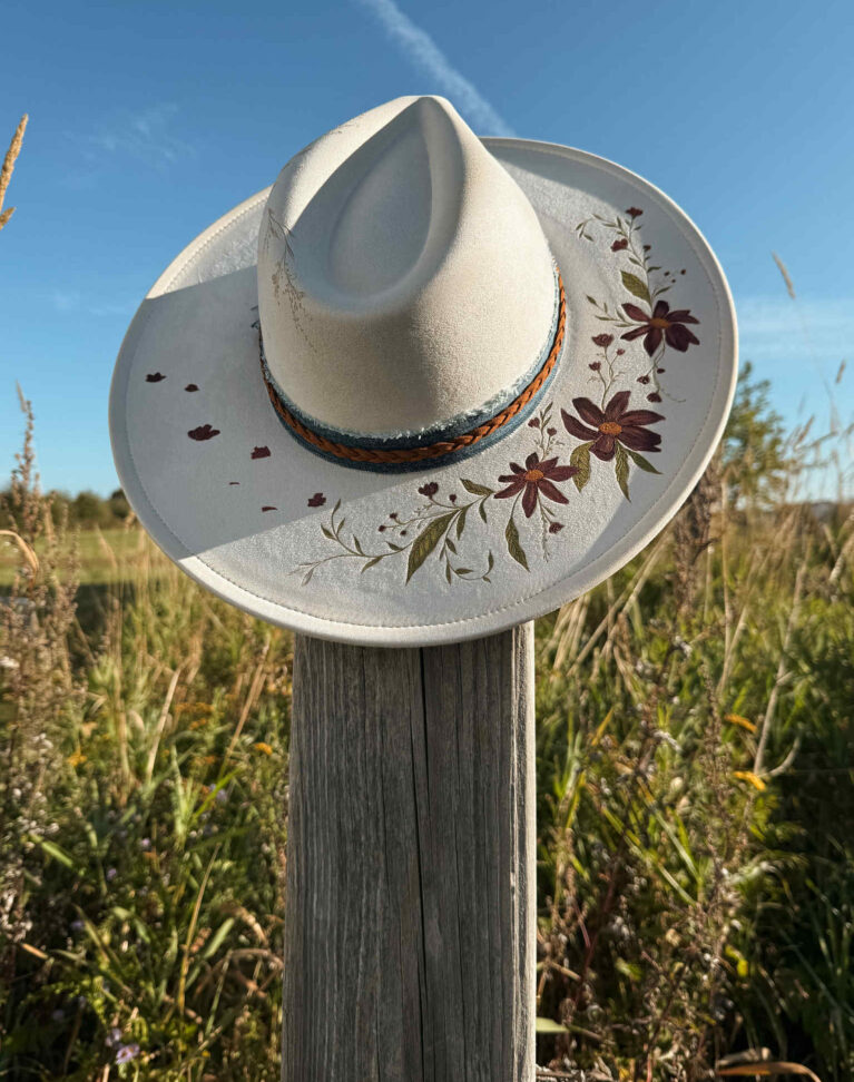 Chapeau Pyrogravé - "Fleurs d'automne"