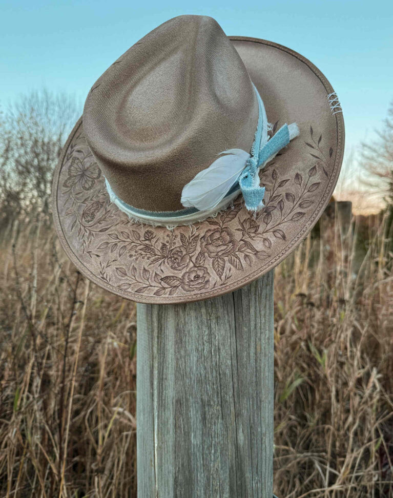 Chapeau pyrogravé - "Enchanted"