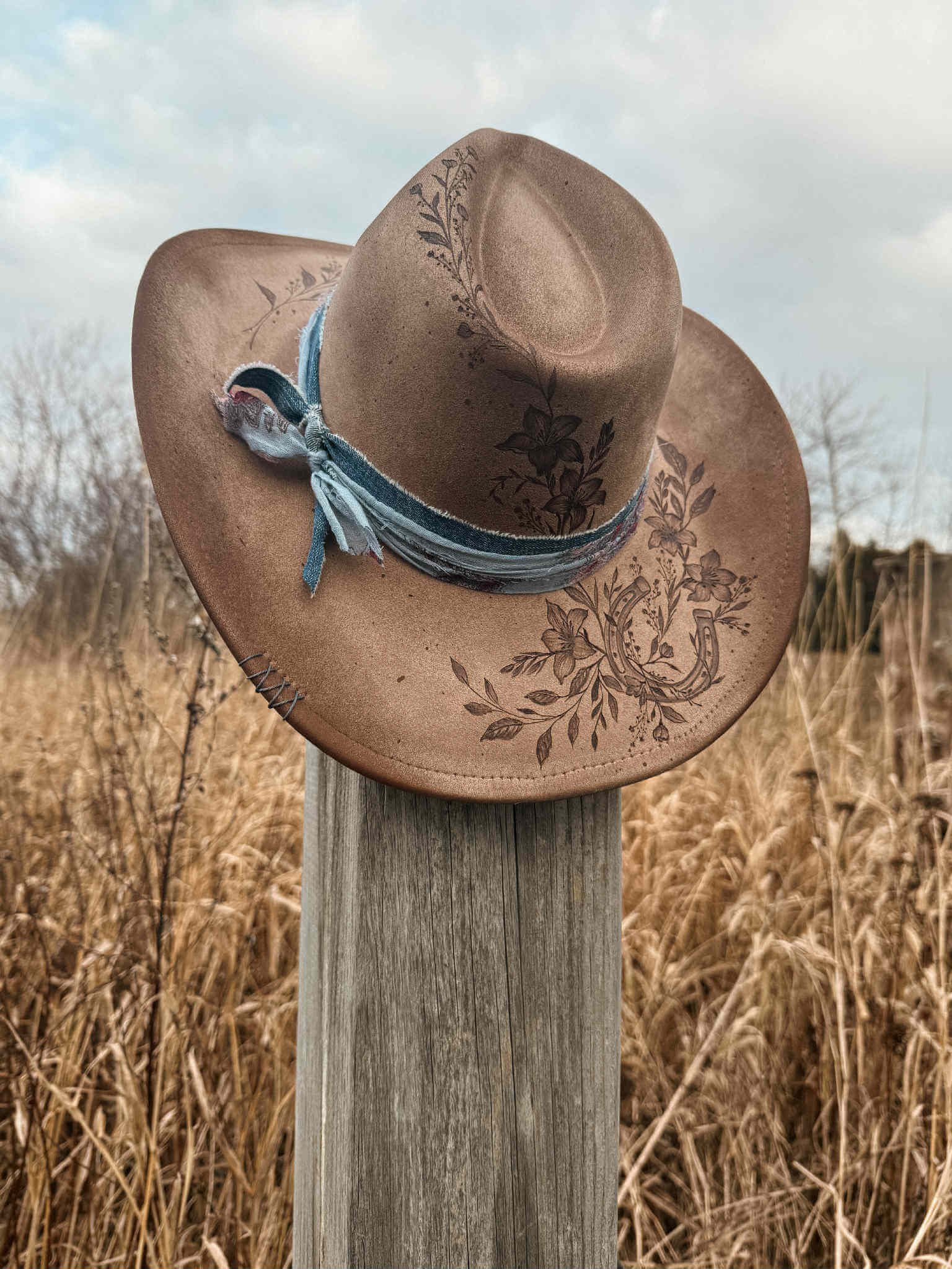 Chapeau pyrogravé "Lucky Blossom"