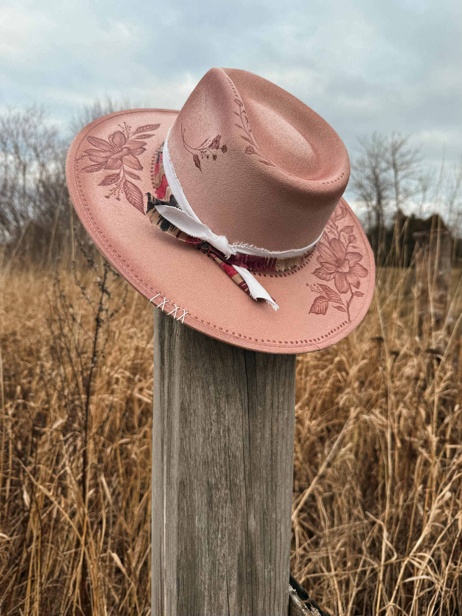 Chapeau pyrogravé - "Rosy Wreckless"
