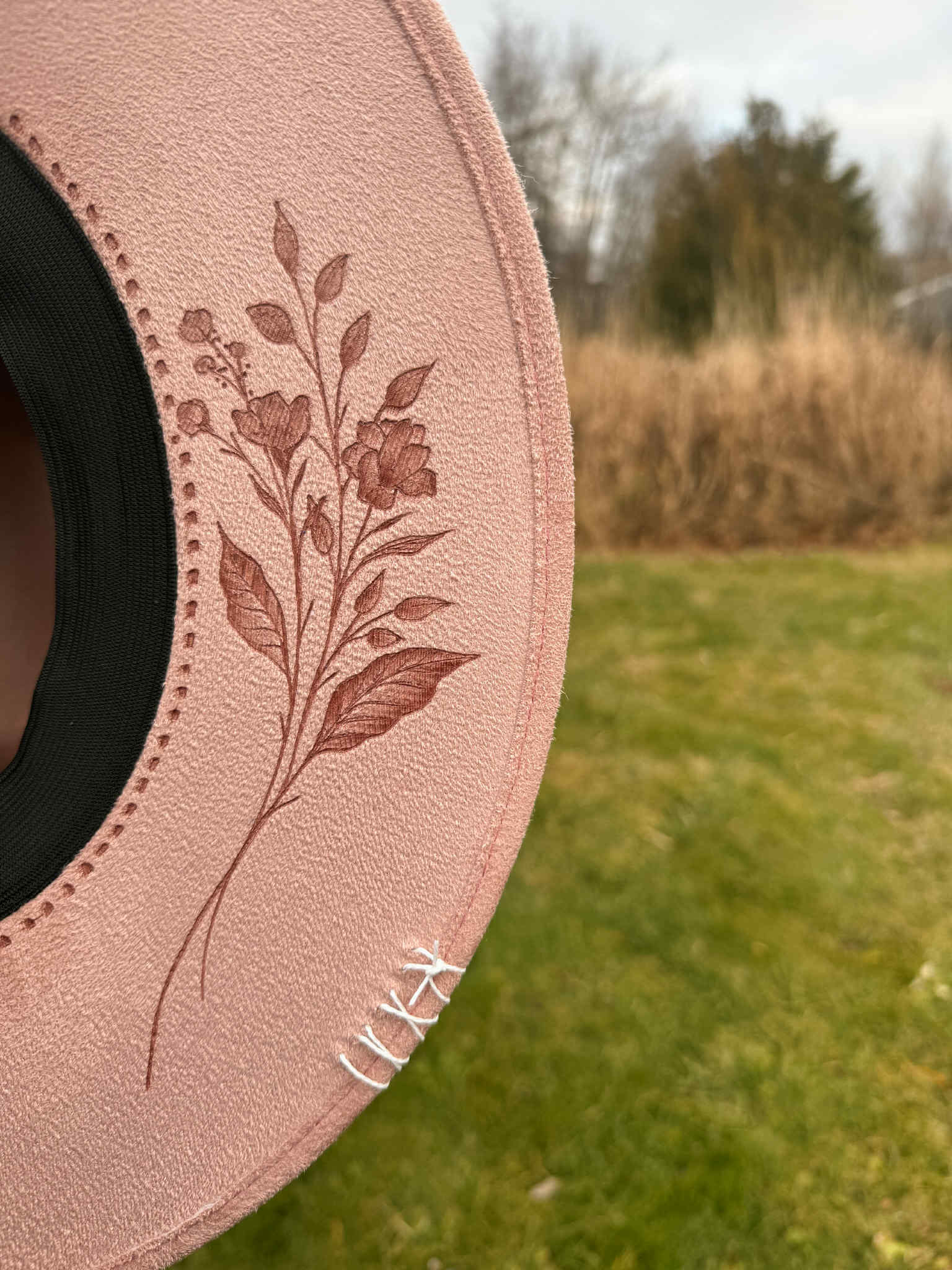 Chapeau pyrogravé - "Rosy Wreckless" – Image 3