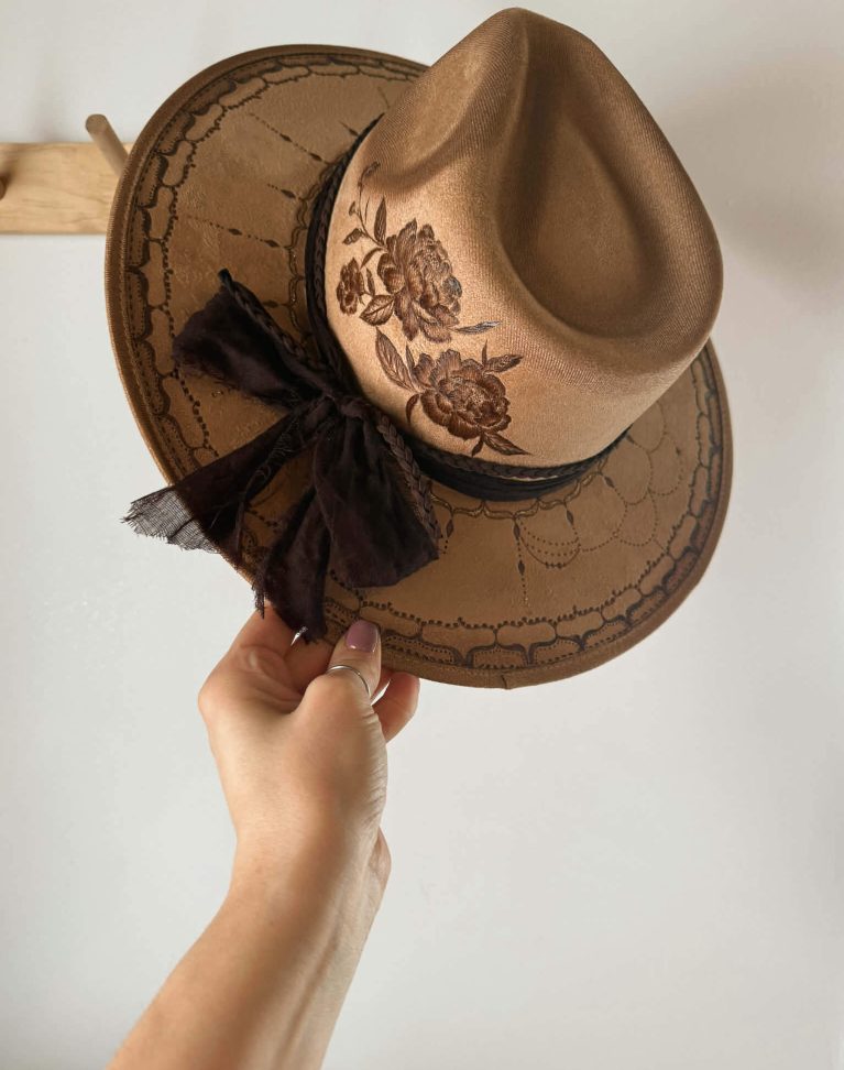 *VENDU - Chapeau pyrogravé - "Sienna Dream"