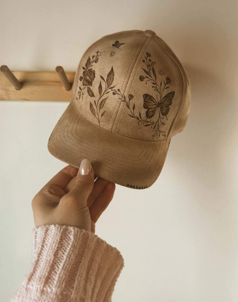 *VENDUE- Casquette pyrogravée "Butterflies"