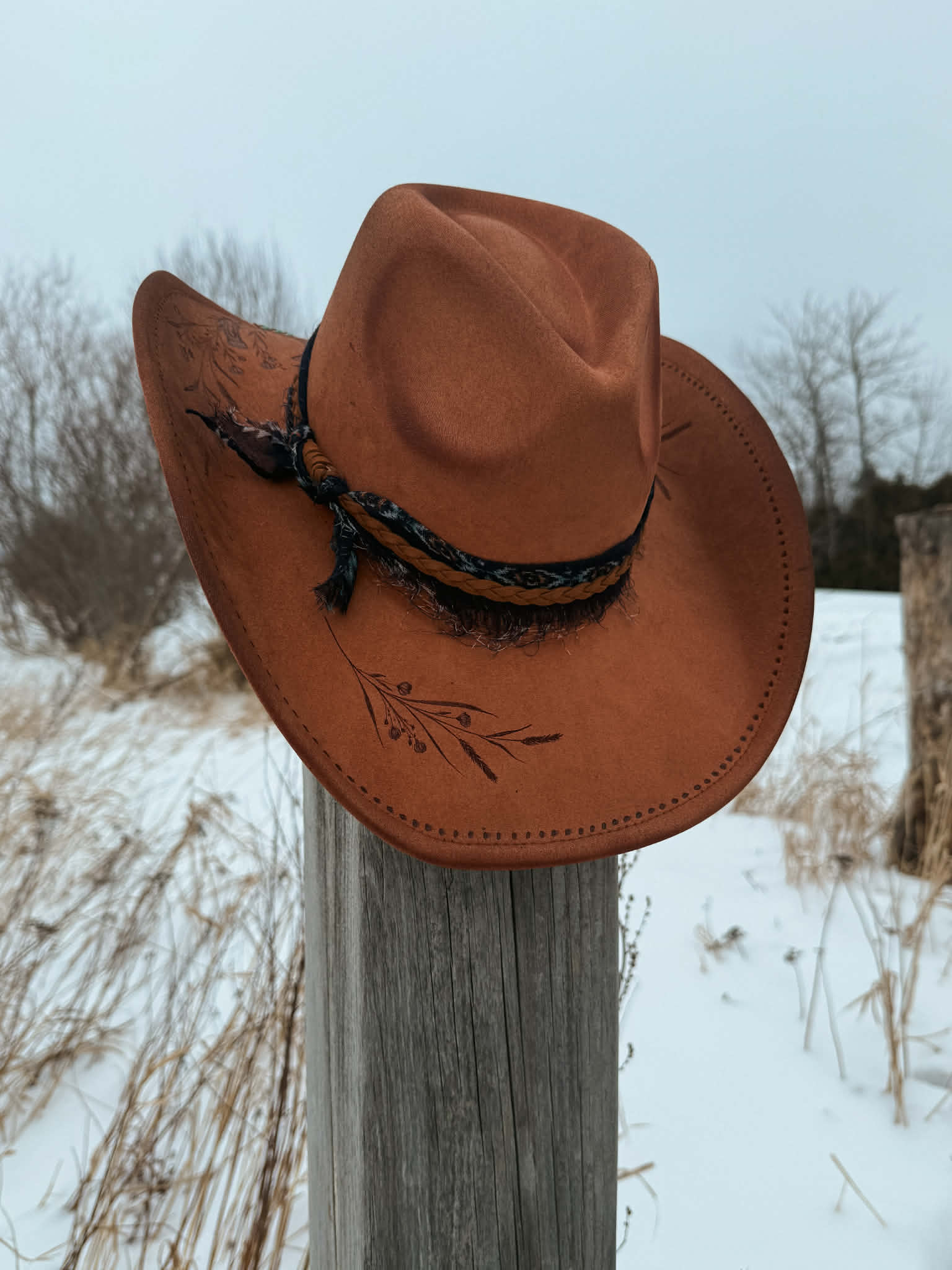 *VENDU - Chapeau pyrogravé "Copper Outlaw" – Image 3