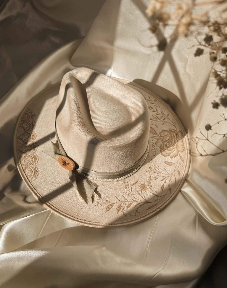 Chapeau pyrogravé - "Whistledown"