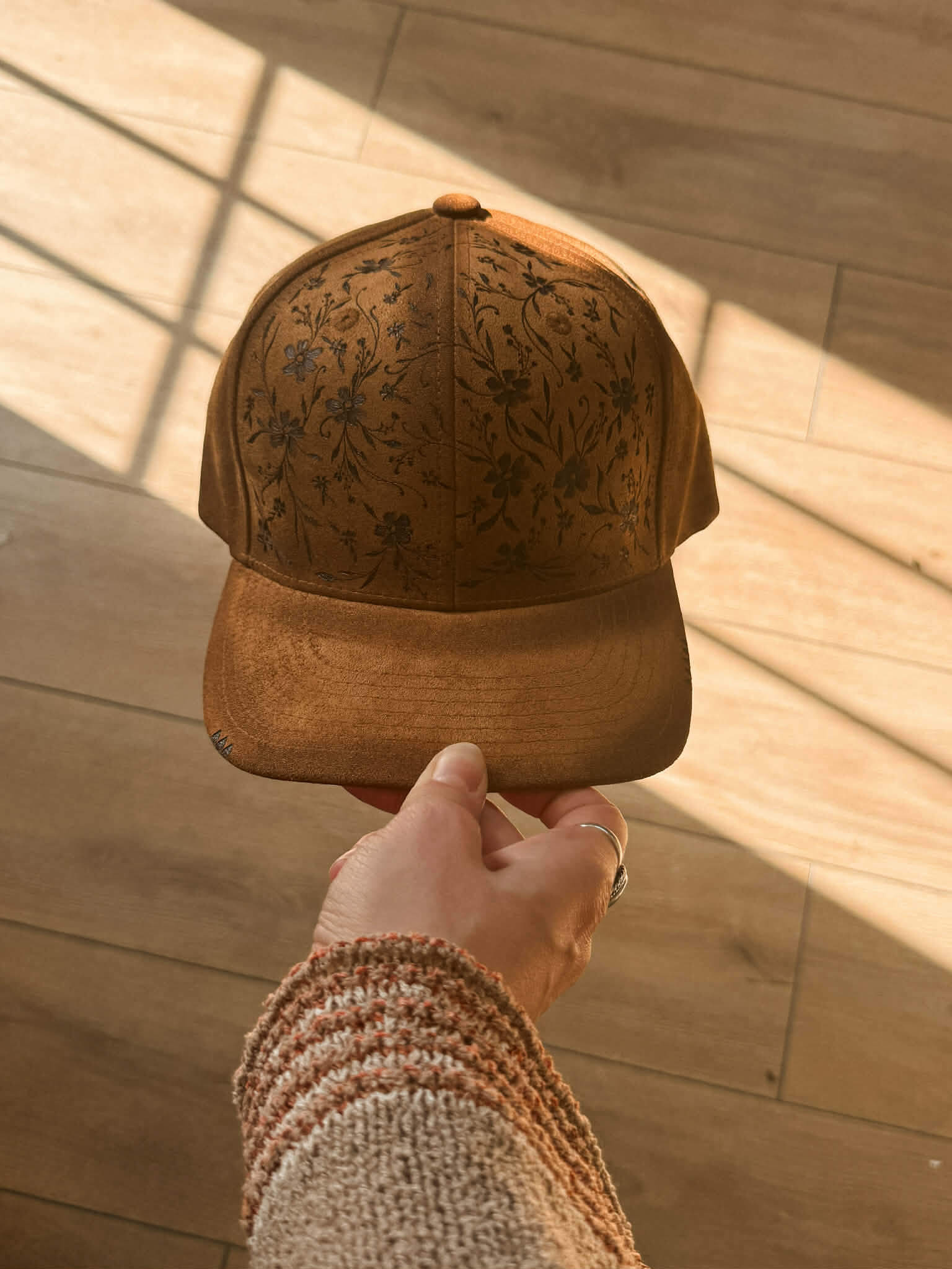 Casquette pyrogravée "Petites Fleurs" – Image 3