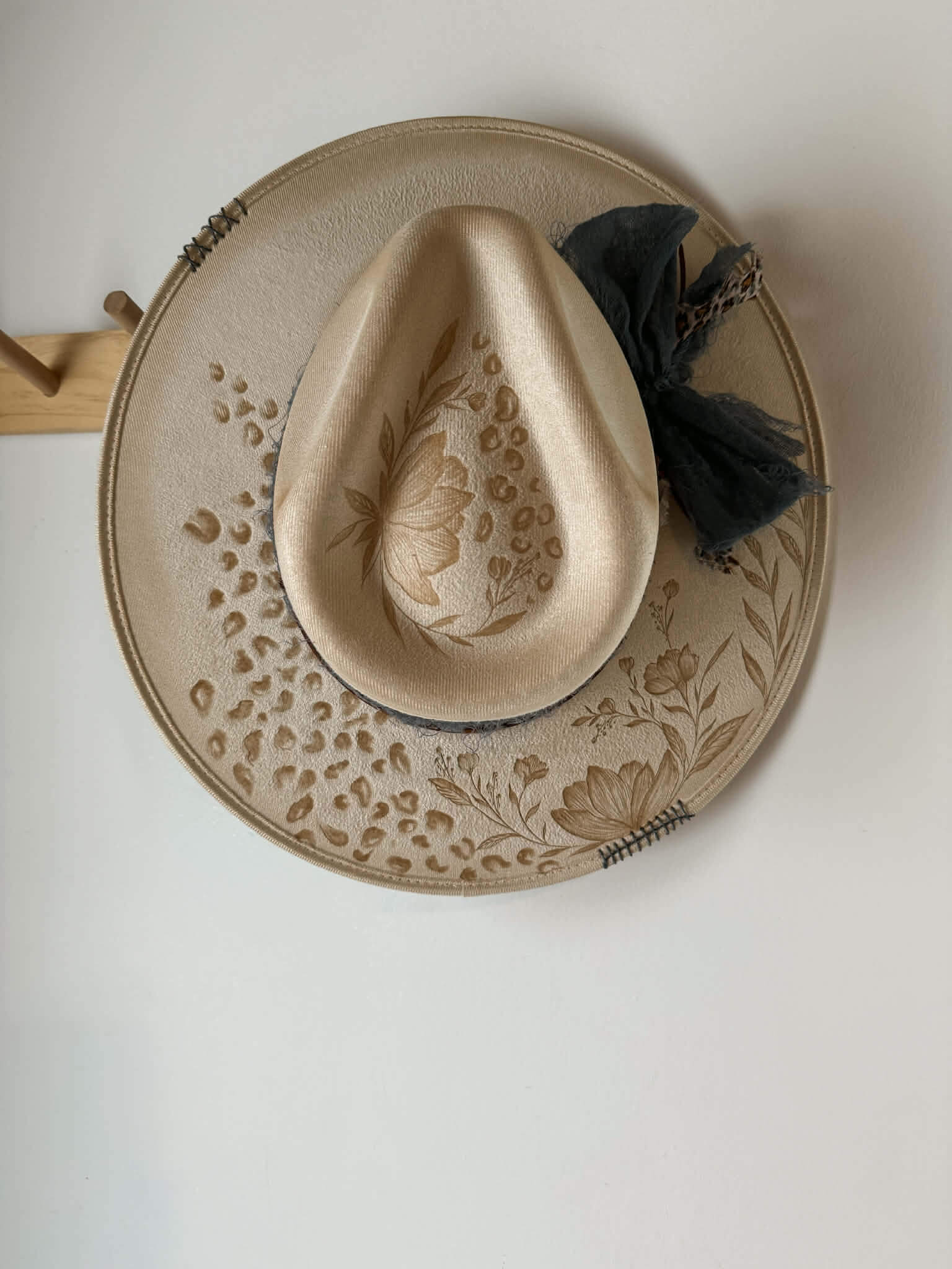 Chapeau pyrogravé - "Fierce & Free"