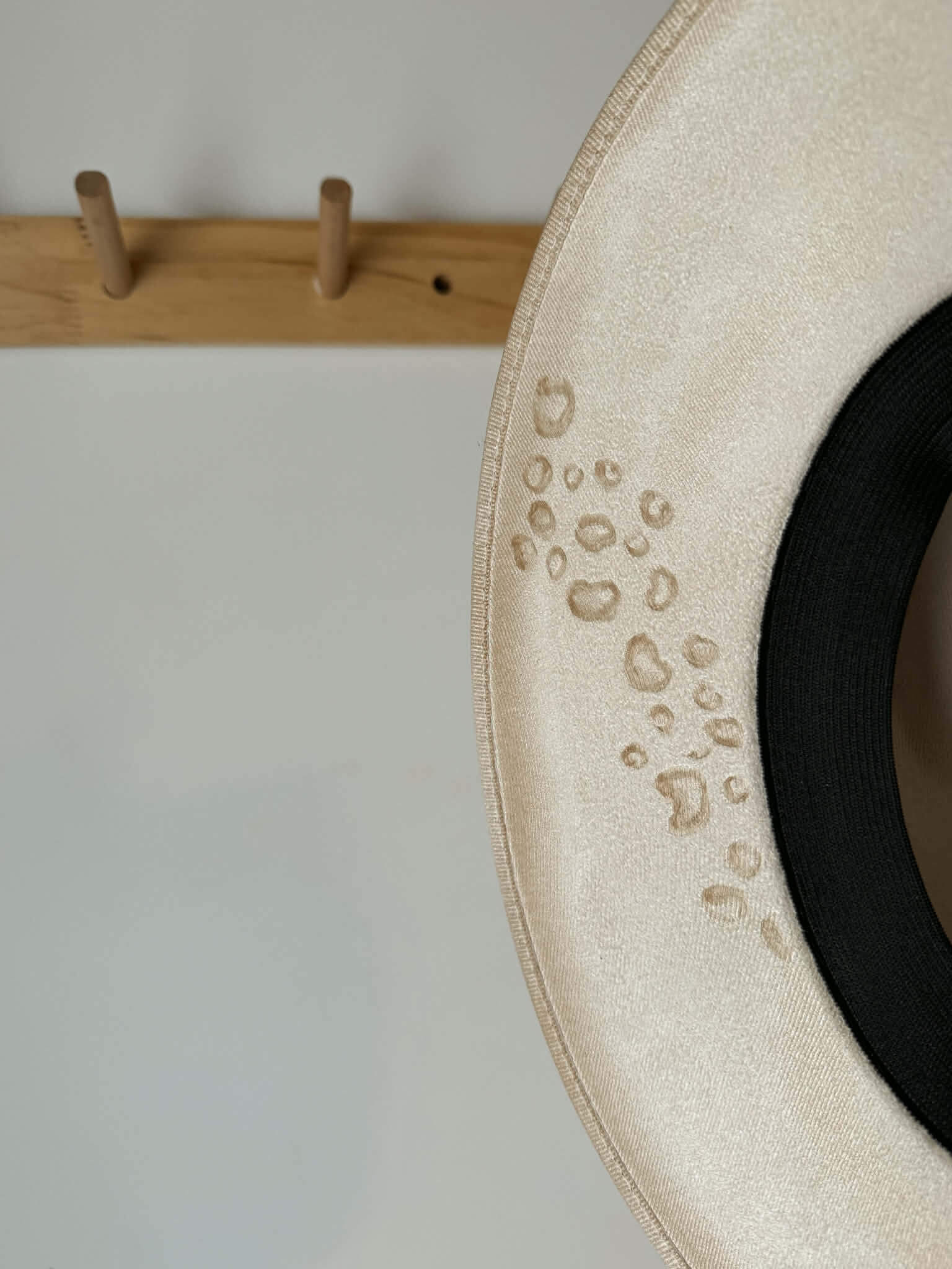 Chapeau pyrogravé - "Fierce & Free" – Image 4