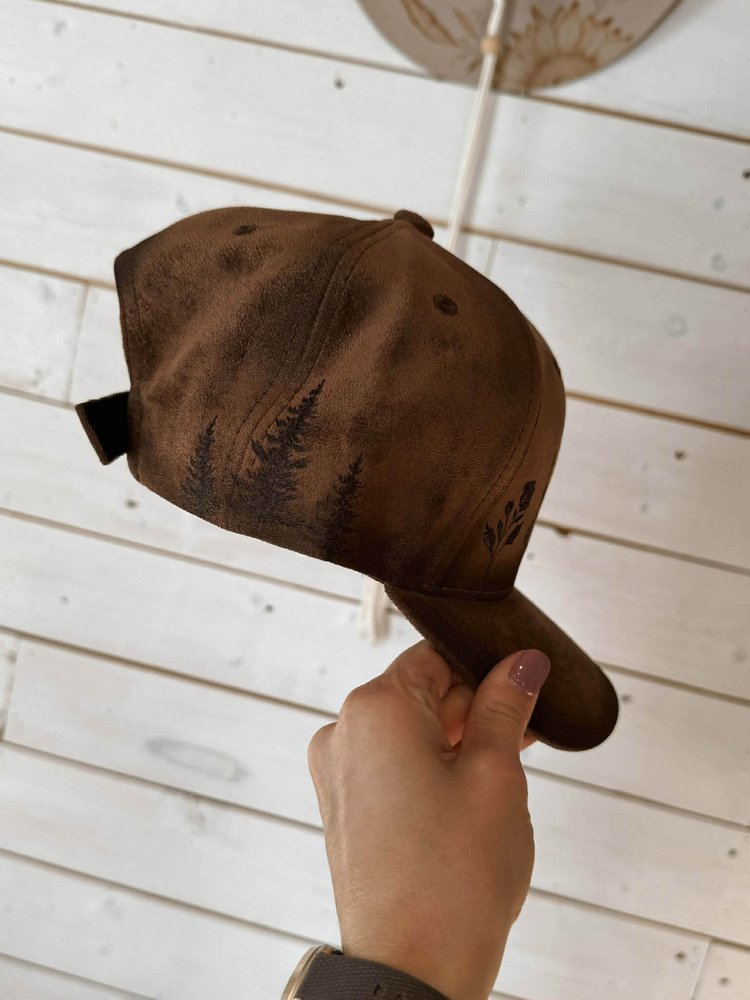 *VENDUE - Casquette pyrogravée "Mocha Dream" – Image 2