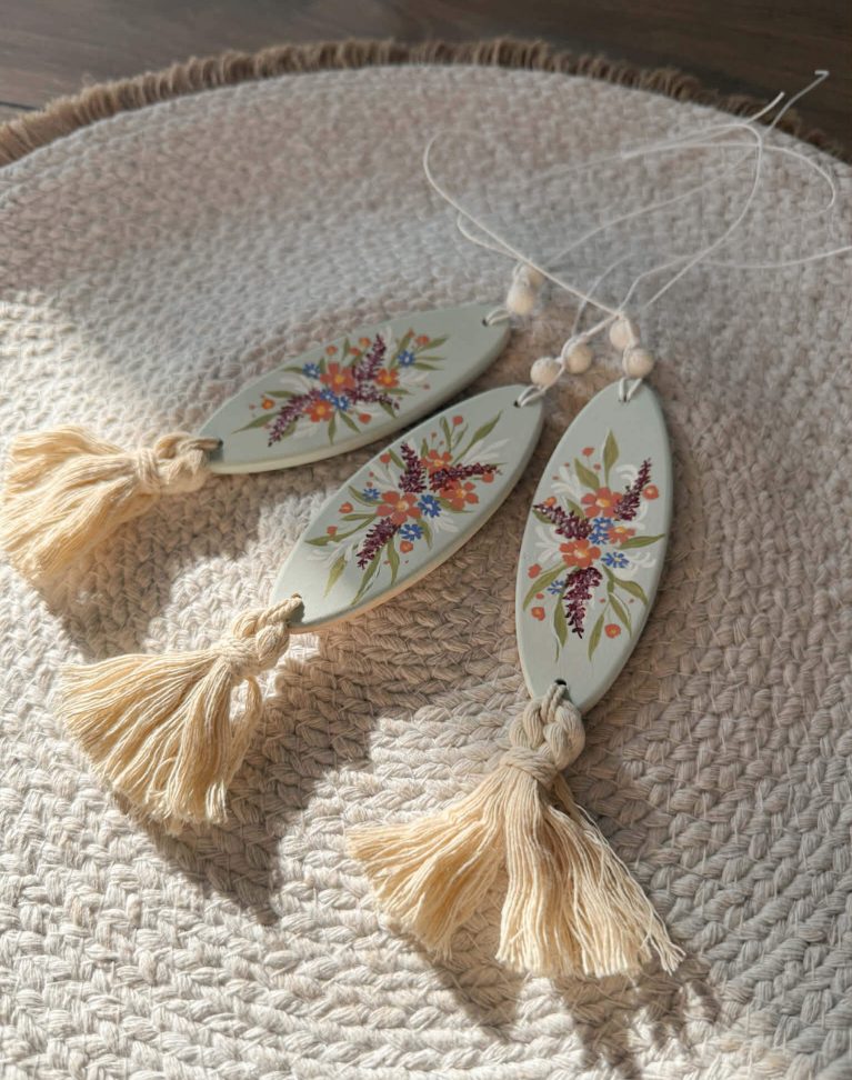 *Out of Stock / Ornement de rétroviseur - "Fleur Pastel" AQUA