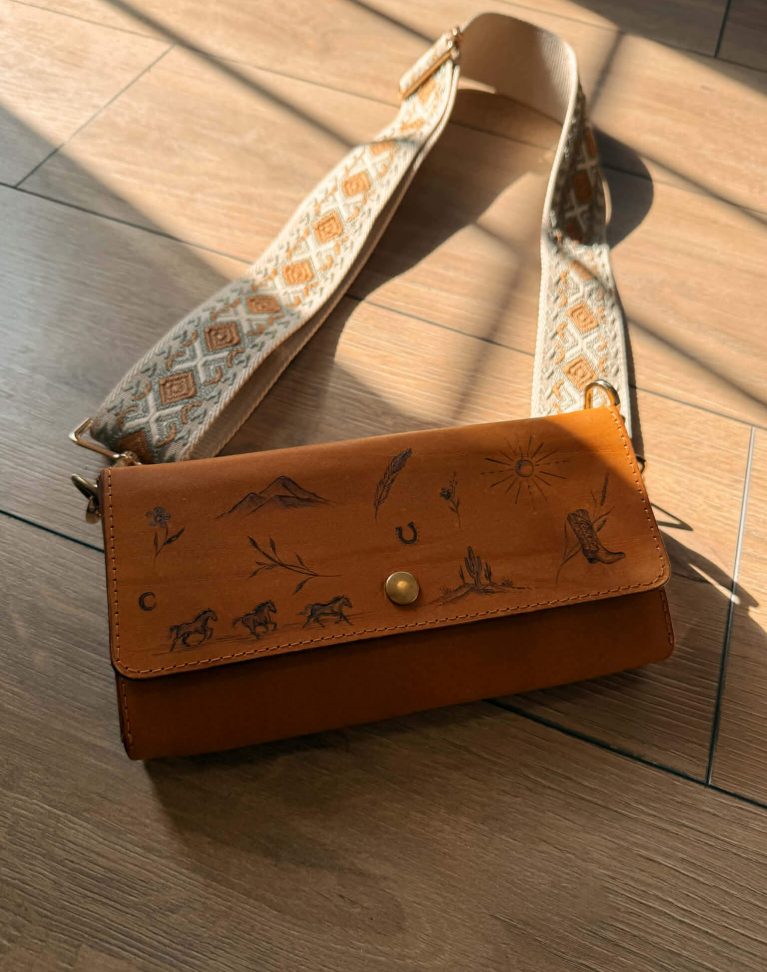 * VENDU - Sac à main en cuir pyrogravé "She's Country"