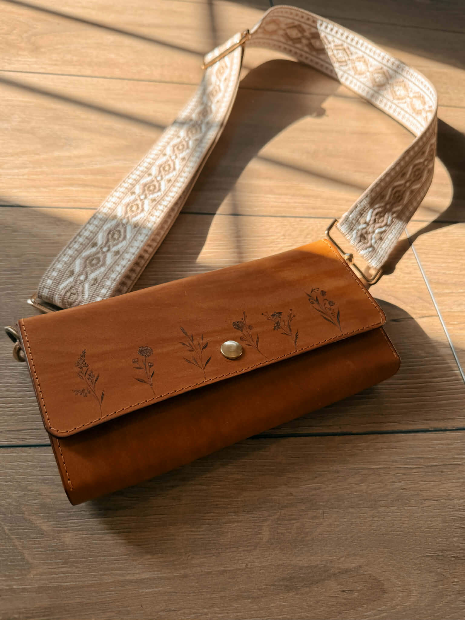 * VENDU - Sac à main en cuir pyrogravé "Wildflowers"