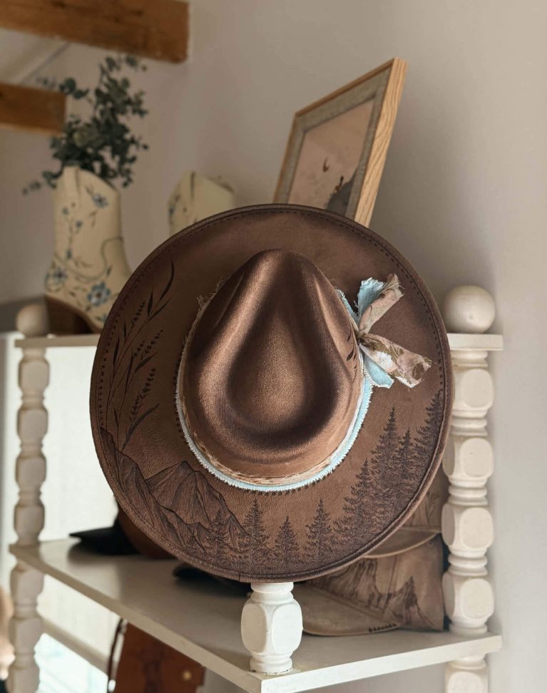 * VENDU - Chapeau pyrogravé - "Nomade Dream"