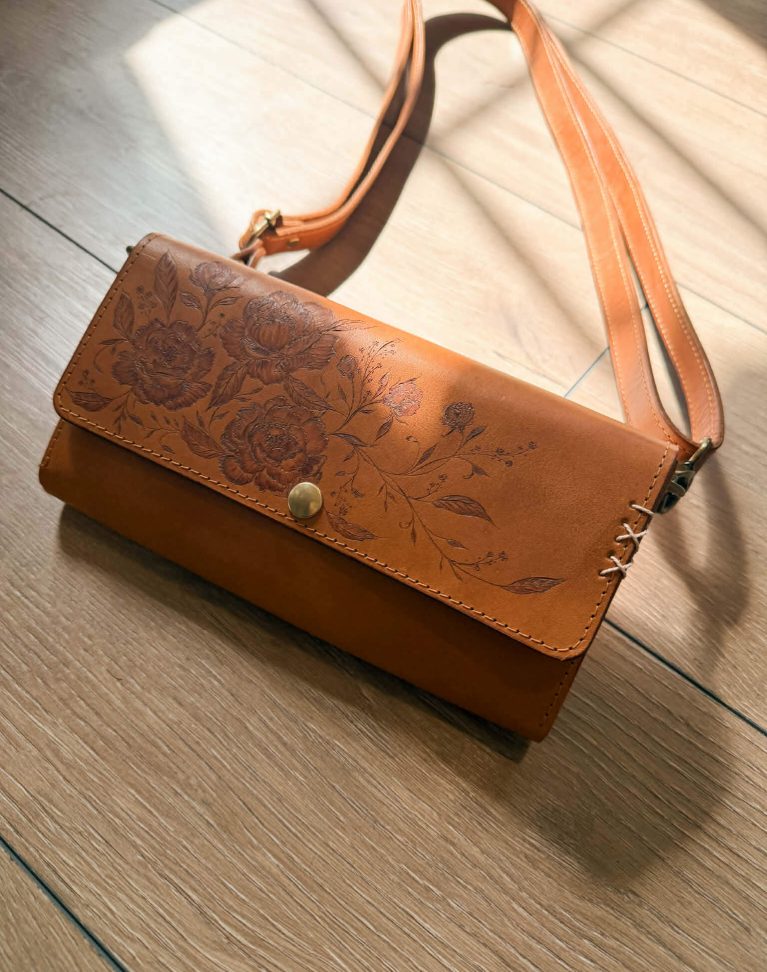 *VENDU - Sac à main en cuir pyrogravé "Peonies"