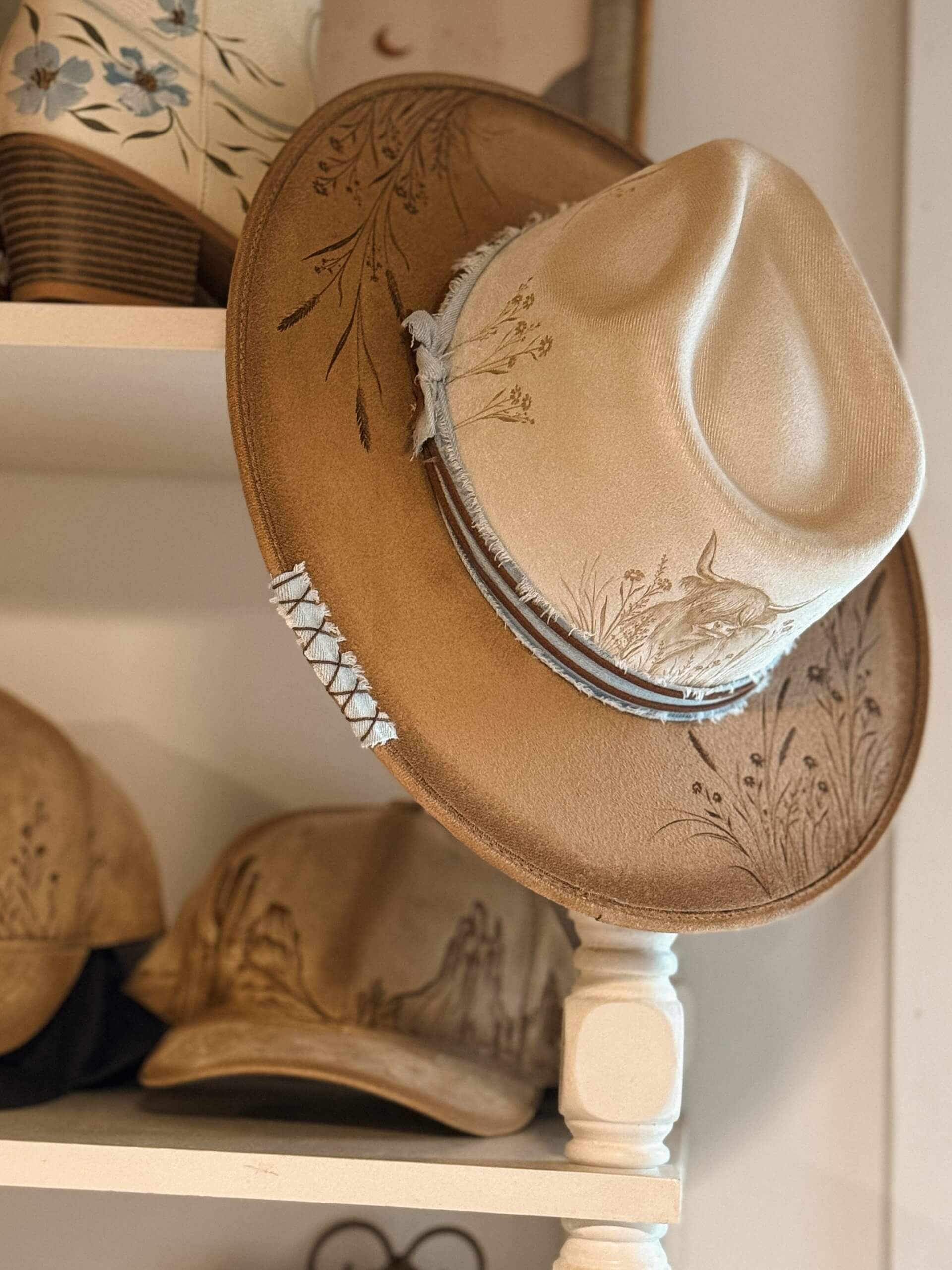 Chapeau pyrogravé - "Coeur des Champs" – Image 3