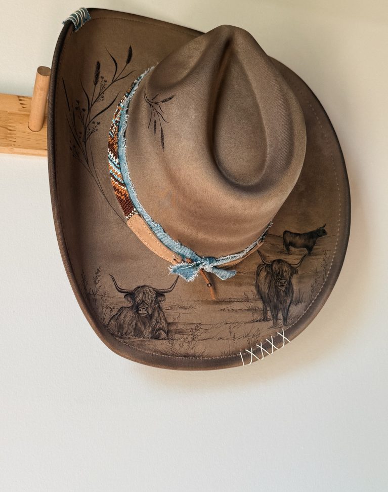 *VENDU - Chapeau pyrogravé "Highland Territory"