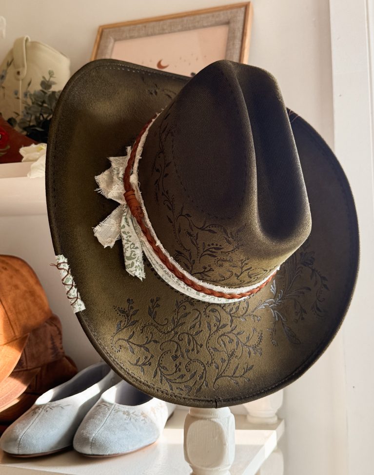 Pyrography hat "Olive Heritage"
